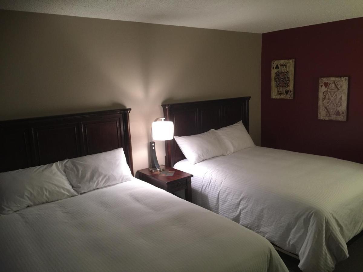 Jolly Giant Pub & Motel Willow Bunch Экстерьер фото
