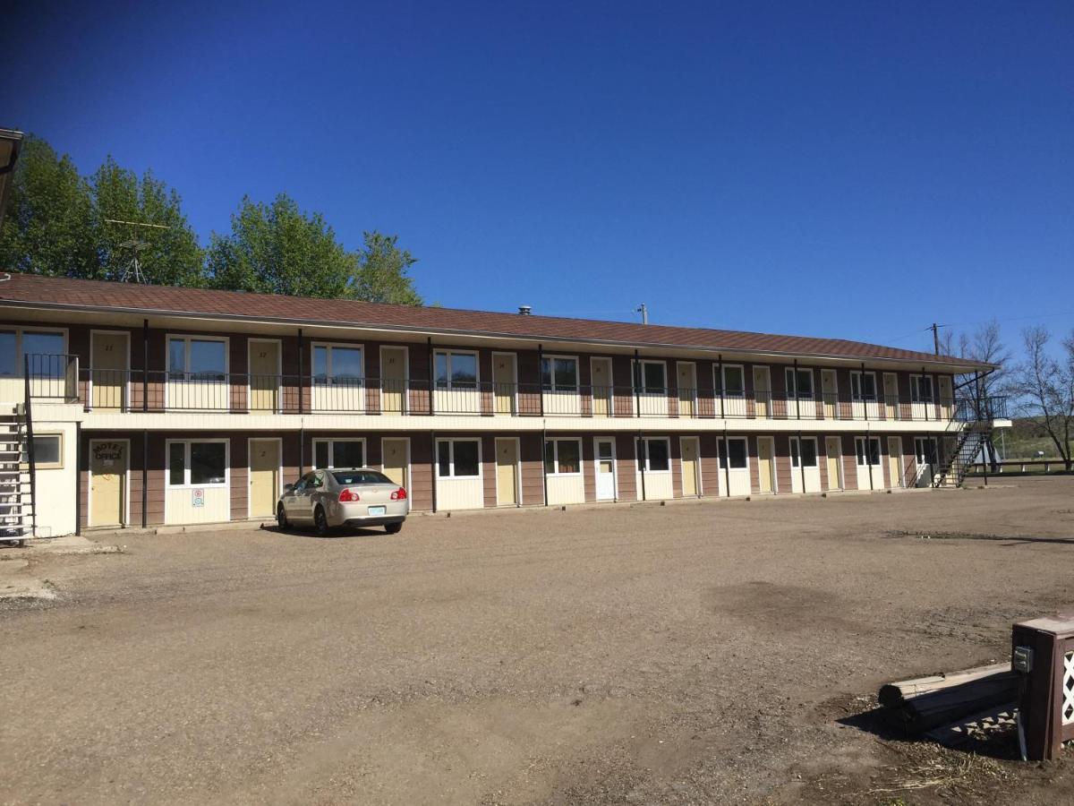 Jolly Giant Pub & Motel Willow Bunch Экстерьер фото