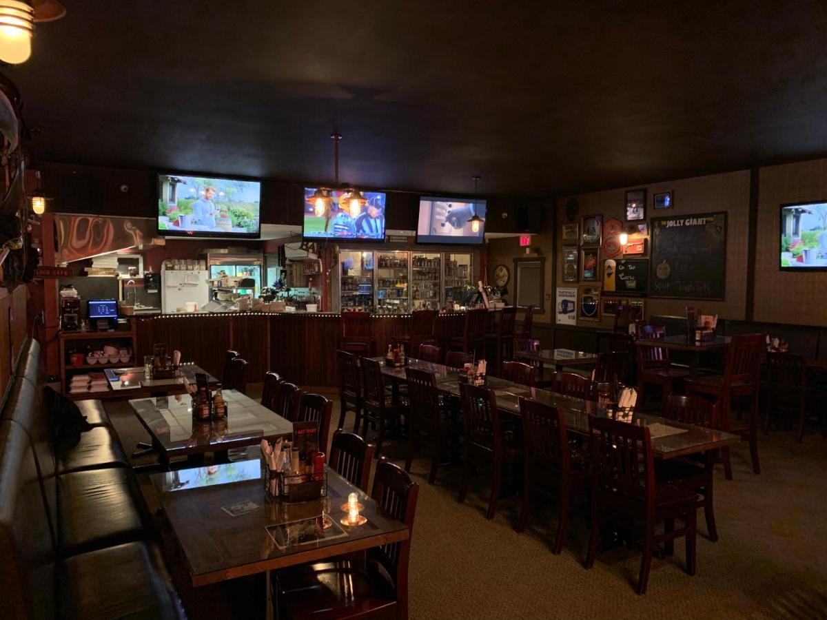 Jolly Giant Pub & Motel Willow Bunch Экстерьер фото