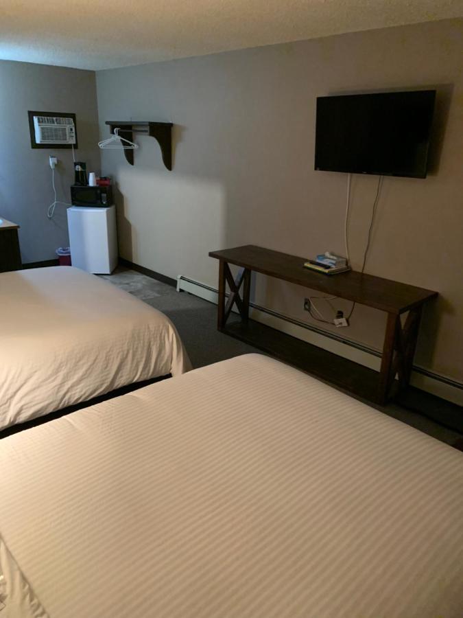 Jolly Giant Pub & Motel Willow Bunch Экстерьер фото
